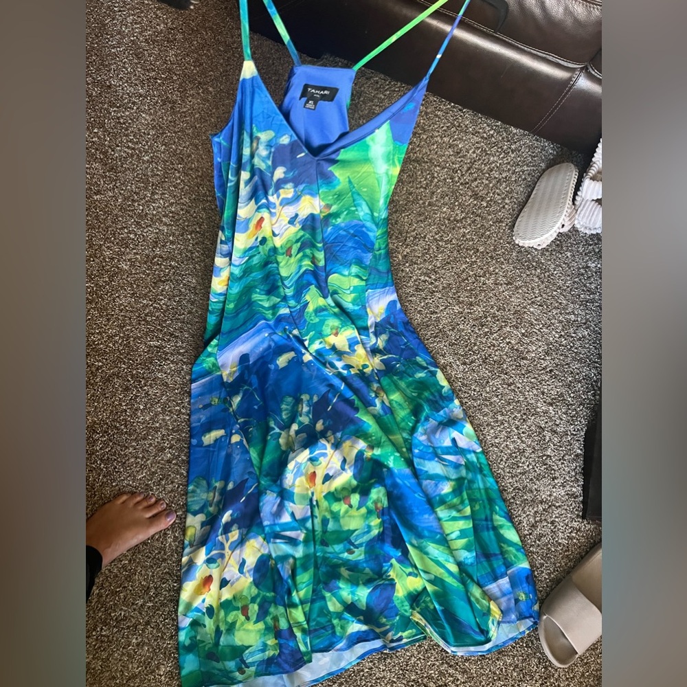 Tahari beautiful Silk maxi dress
